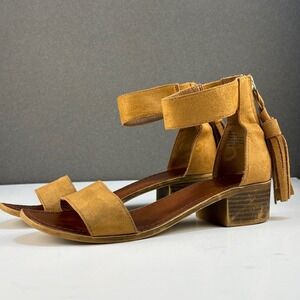 Nine West Womens Size 7M‎ Gromelyl Tan Faux Suede Ankle Strap Heeled Sandals